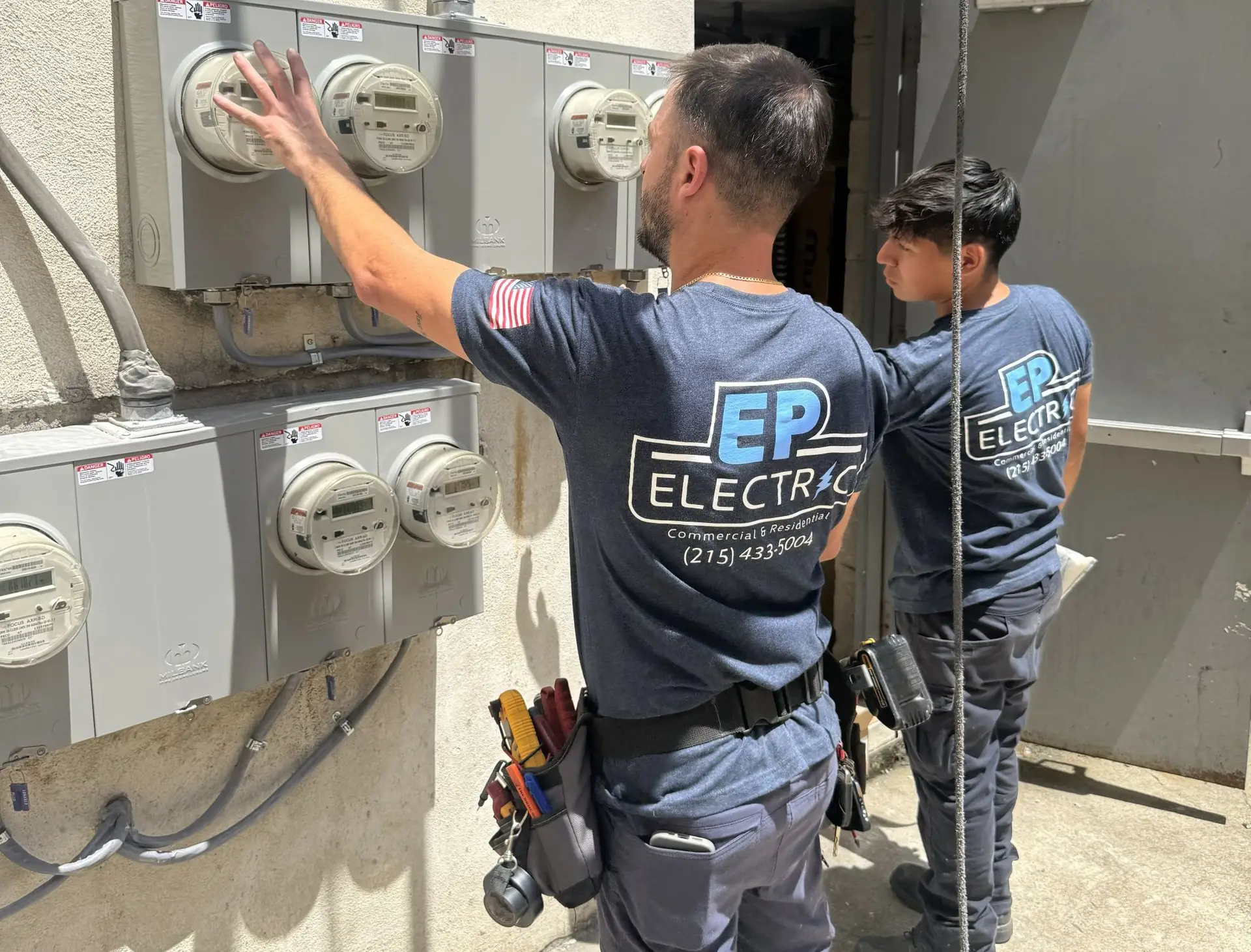 EP Electric Electricians Working on Meter